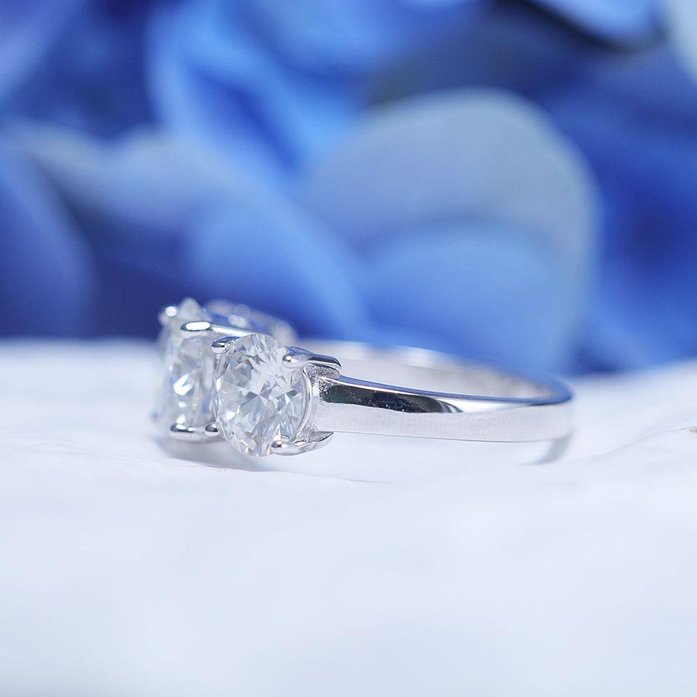 ShineofDiamond Classic Three Stone Round Cut Moissanite Ring