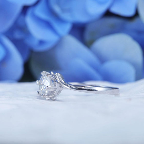 ShineofDiamond 1.0 CT Snowflake Design Round Cut Moissanite Ring
