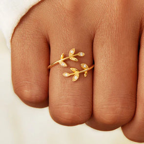 Chic Leaf Design Band In Sterling Silver