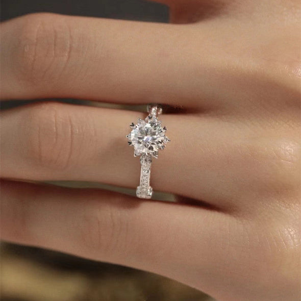 Retro Design Round Cut Moissanite Ring
