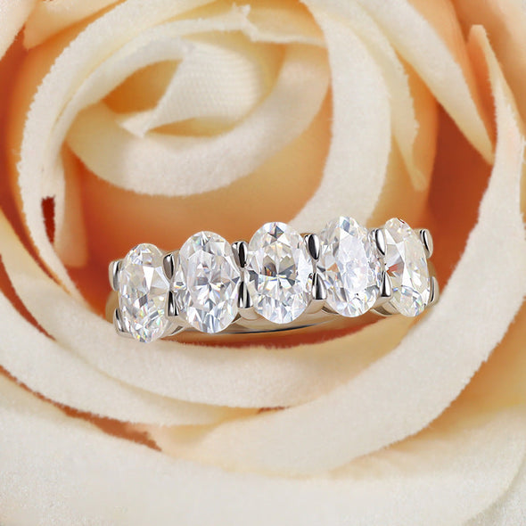 2.5 Ct Oval Cut Moissanite White Gold Band