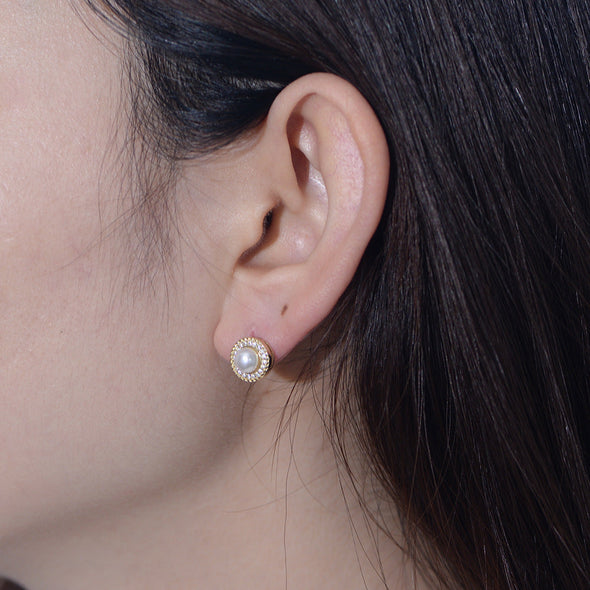 Retro Halo Natural Pearls Stud Earrings