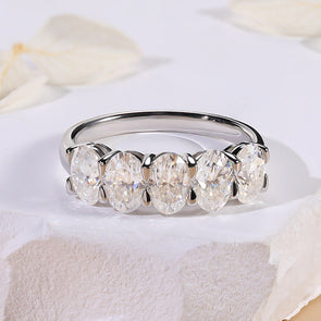 2.5 Ct Oval Cut Moissanite White Gold Band