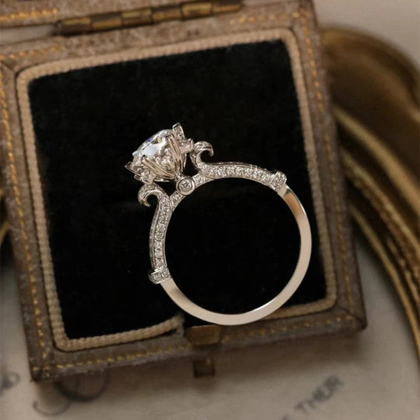 Retro Design Round Cut Moissanite Ring
