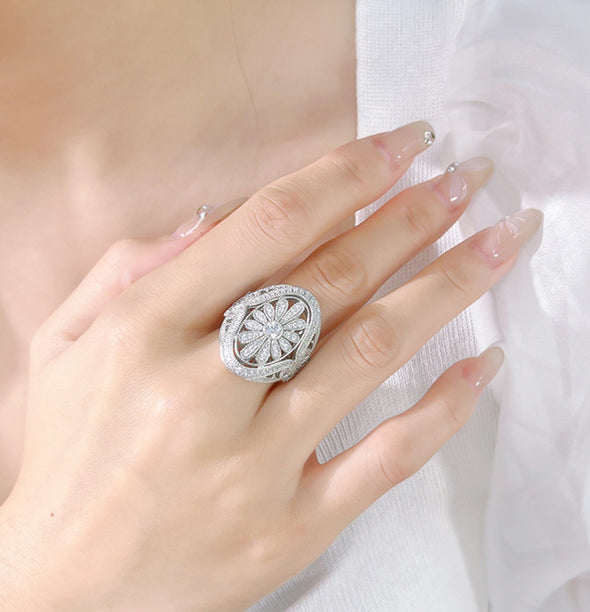 Vintage Daisy Design Luxury Ring in Sterling Silver