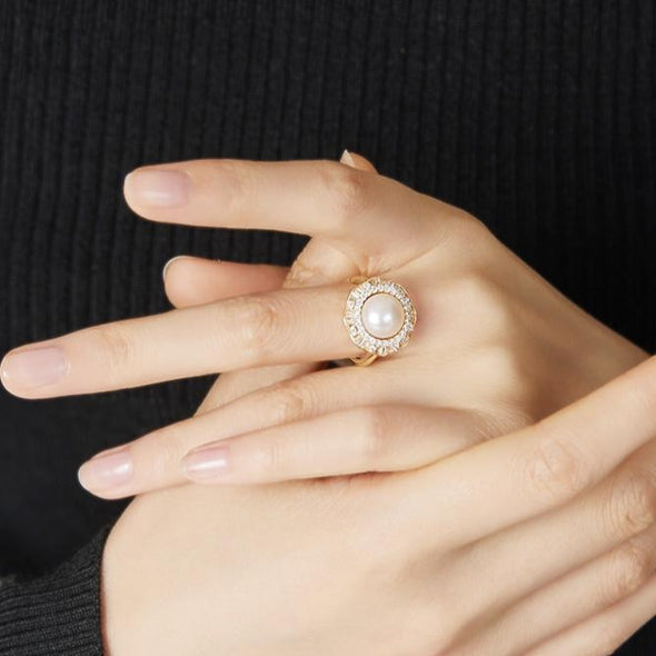 Elegant Vintage Freshwater Pearl Sterling Silver Ring
