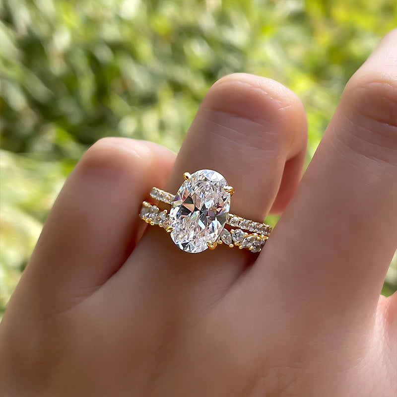 Amazing Oval Engagement Rings With Wedding Band Capture in 4K Amazing Oval Engagement Rings With Wedding Band Capture in 4K