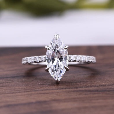 21 Timeless Round-Cut Engagement Rings That Are So Romantic