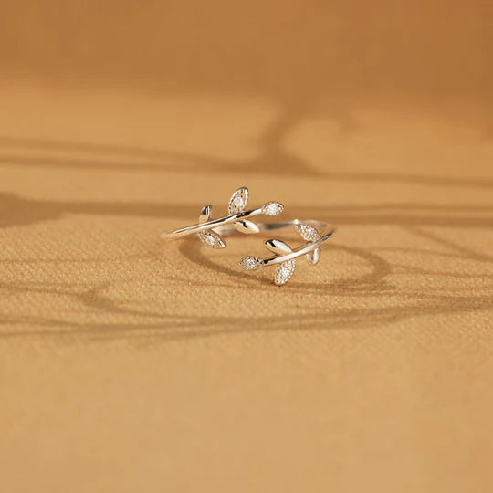 Chic Leaf Design Sterling Silver Band